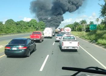Incendio de patana cargada de combustible dejó cuatro personas heridas; 911 coordinó acción