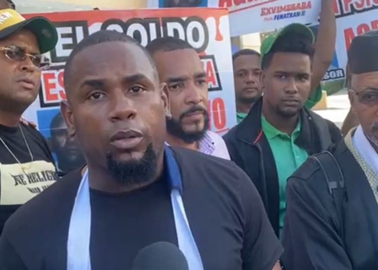 Víctima de agresión denuncia amenazas; audiencia fue aplazada para el 8 de octubre