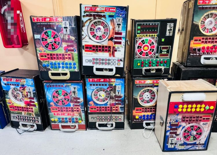 Policía Nacional confisca 12 máquinas tragamonedas que operaban de forma ilegal en Santiago