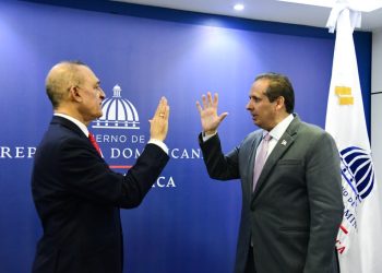 Ministro de Salud juramenta a José Luis López Pérez como el nuevo director de Promese/CAL