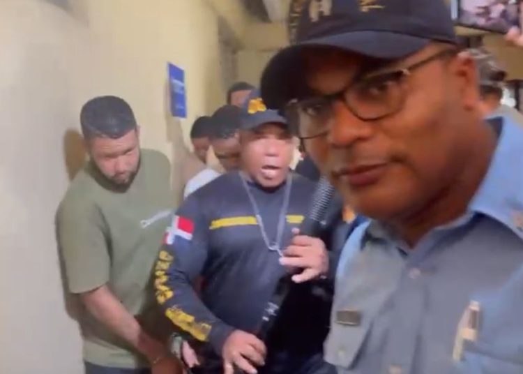 Trasladan a la sala de audiencias a imputados por caso de abuso sexual contra Génesis Peña