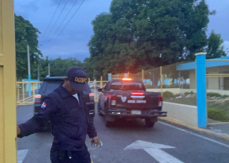 Trasladan a la exdiputada Rosa Amalia Pilarte al centro Rafey Mujeres en Santiago