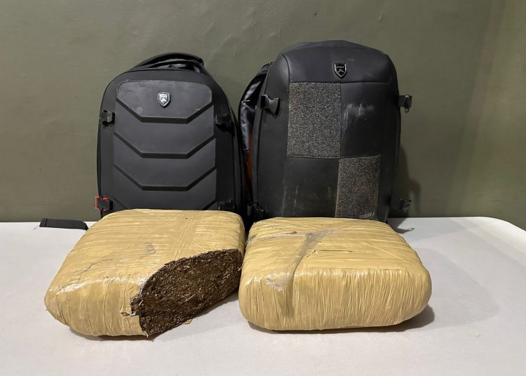 Ejército ocupa unas 19 libras de presunta marihuana abandonadas por indocumentados haitianos en Dajabón