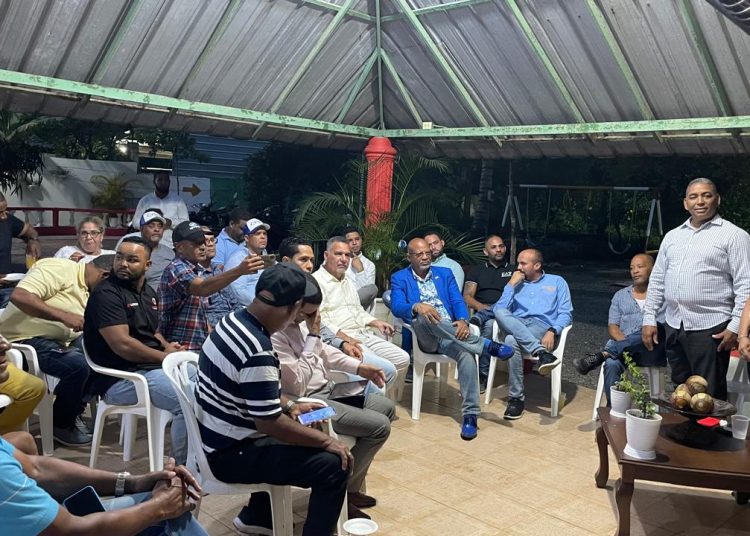 Exalcalde Alberto Marte y Silvestre González comparten encuentro con dirigentes y comunicadores