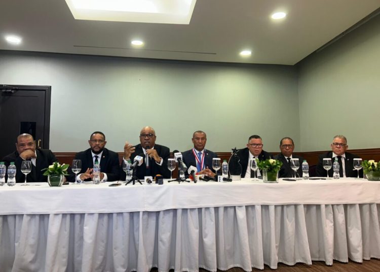 CNEXCARD reconoce al senador Santiago Zorrilla y anuncian propuestas de revisión al nuevo Código Penal