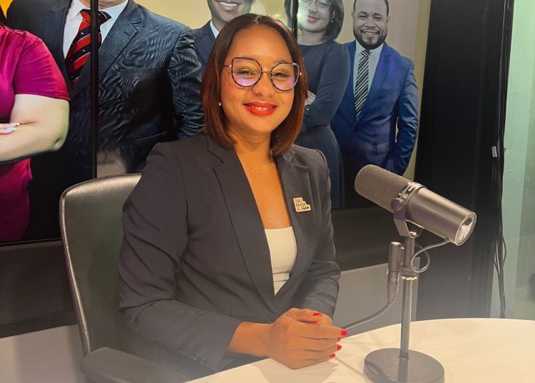 Regidora Jehimy Núñez lanza iniciativa para combatir violencia de género en SDE