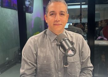 Rodolfo Santos cuestiona silencio de autoridades ante colapso del sistema eléctrico