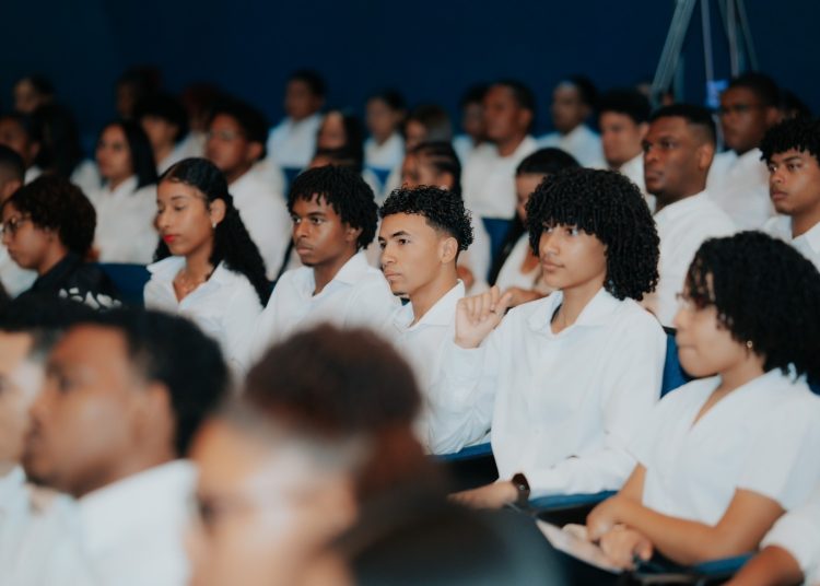 ITLA abre nuevas oportunidades a jóvenes con la entrega de más de 100 becas para educación superior