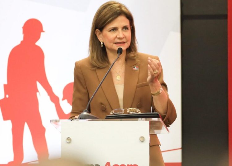 Raquel Peña anuncia construcción de carretera del Ámbar con recursos del presupuesto complementario