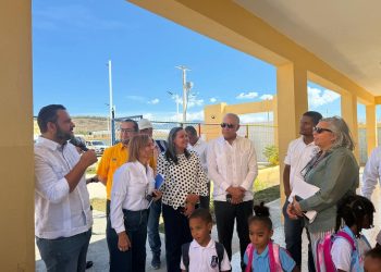 Gobernadora Minerva Navarro recibe al Ministro Administrativo de la Presidencia en Monte Grande