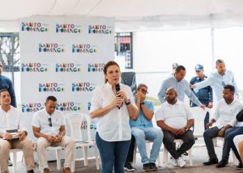 Carolina Mejía lleva soluciones al sector La Puya
