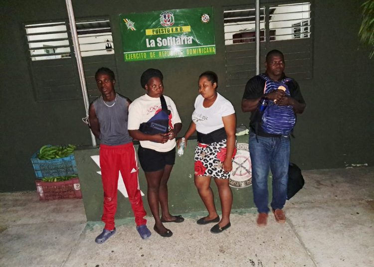 Detienen nacional haitiano con indocumentados en una jeepeta en Montecristi