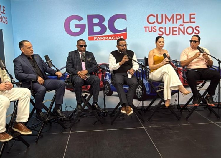 «Esto No Es Radio» transmite desde Farmacias GBC y rifa cinco carros