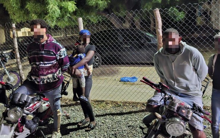 DGM detiene a dos dominicanos sorprendidos traficando indocumentados