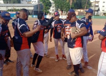 Centro y Luperón avanzan en softbol júnior superior del Distrito Nacional