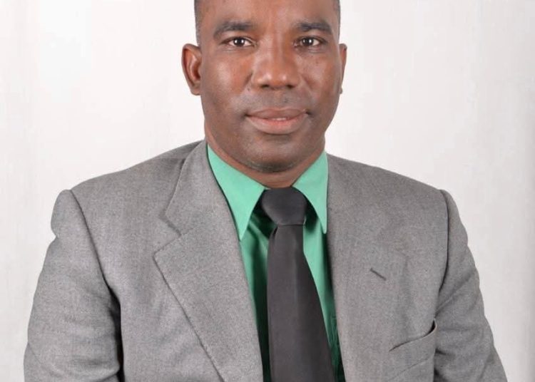 Colegios en convenio con el MINERD no pueden imponer cuotas excesivas, advierte funcionario educativo