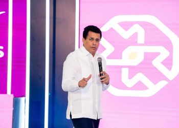 Collado critica alto costo de vuelos a Puerto Rico y llama a fortalecer la conectividad aérea