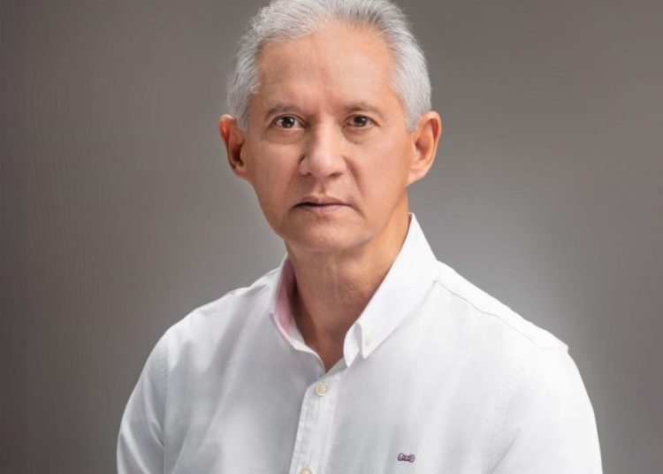 Economista Ng Cortinas cita las razones del alza del dólar