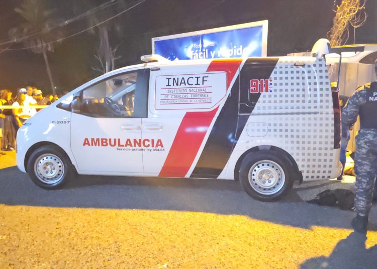 Hombre es ultimado a balazos frente a centro comercial en La Romana