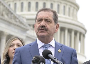 Redadas de Donald Trump buscan militarizar Chicago, dice congresista