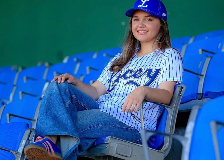 Licey presenta a su madrina para la temporada 2025-26