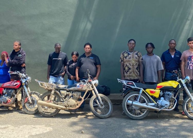 Ejército detiene tres dominicanos que transportaban siete indocumentados en motocicletas en Valverde
