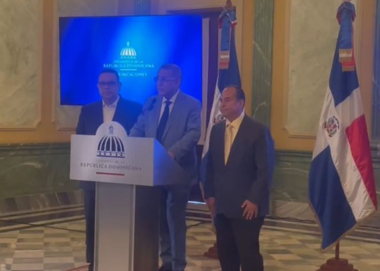 Gobierno entrega en PGR informe sobre irregularidades en SeNaSa y reitera compromiso con la transparencia