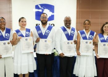 FLACSO gradúa primera cohorte en RD