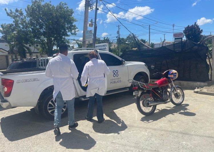 Realizan levantamiento en plaza comercial tras muerte de cinco hombres en supuesto intercambio con la Policía en Santiago