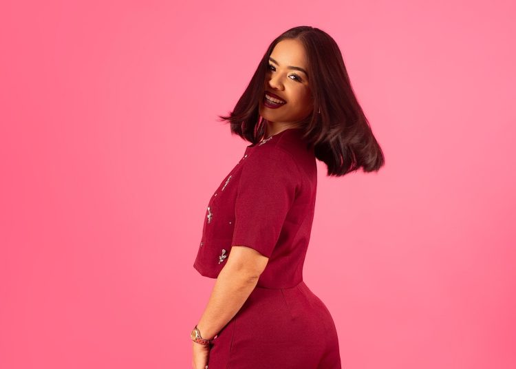 Emprendedora e influencer  Shari Mieses, promueve la autenticidad y confianza a través de Magical Hair