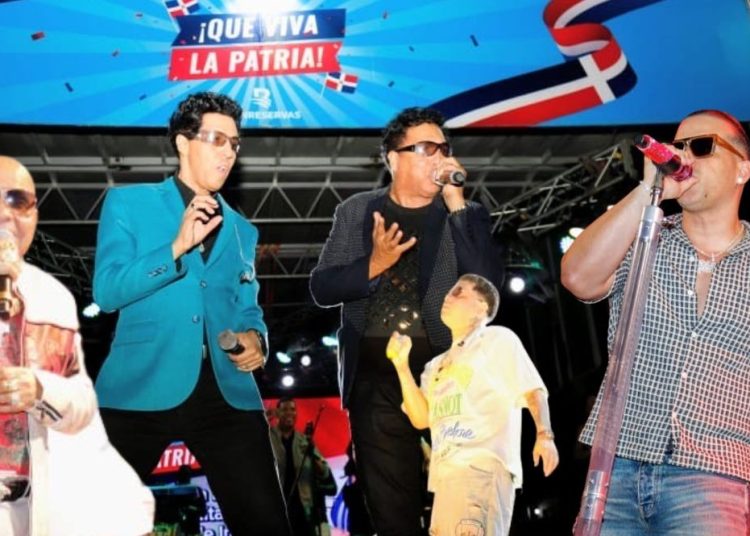 Blachy, Bonny Cepeda, Shadow Blow y Teodoro Reyes causan sensación en El Mega Festival de la Restauración en la plaza Sánchez de Imbert