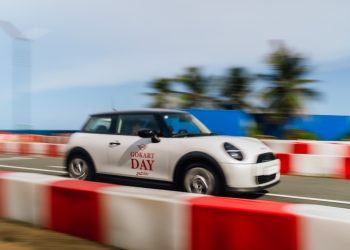 MINI revive el legado John Cooper Works con una experiencia inmersiva en pista