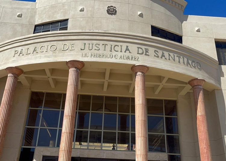 Condenan a 30 años de prisión a hombre por estrangular a su madre en Santiago