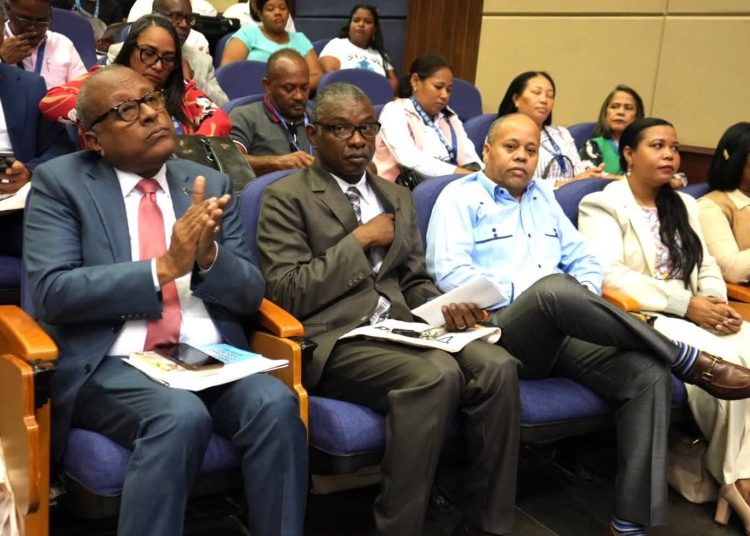 Azua participa en Precongreso Regional de Evaluación e Investigación Educativa en San Juan