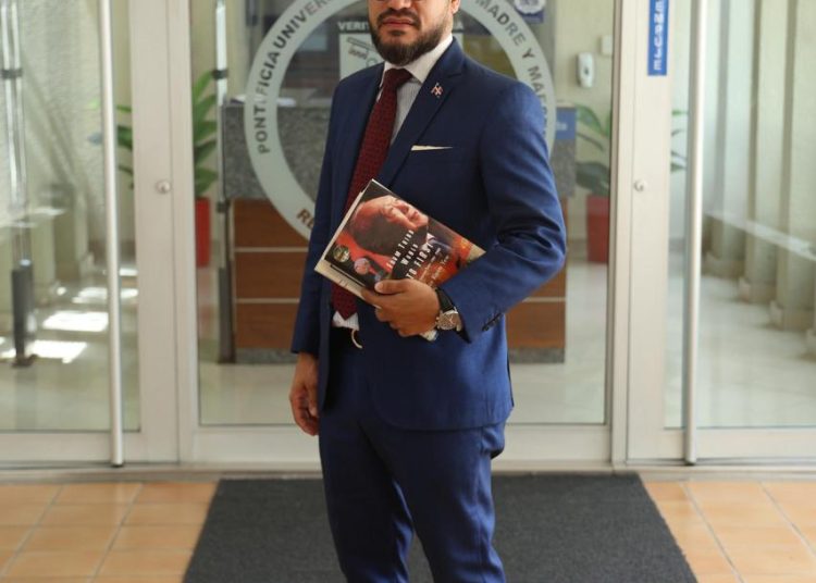 PUCMM designa a Raúl Ovalle como Director de la Escuela de Economía en Santo Domingo y Santiago