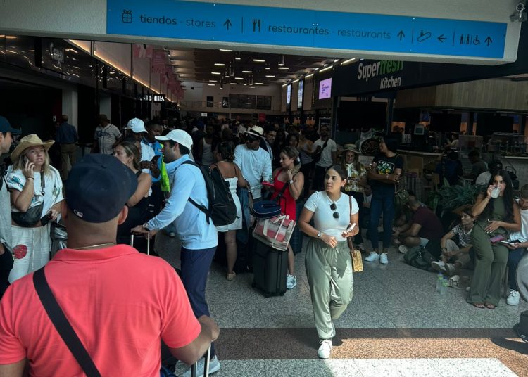 Aerodom recomienda a pasajeros no acudir al AILA hasta restablecerse la energía