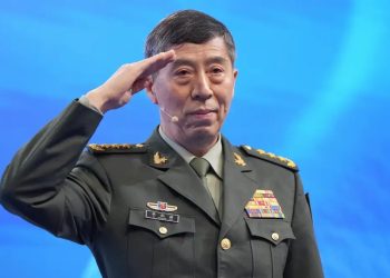 Ministro chino de Defensa pide «eliminar interferencias» para mejorar lazos con EE.UU.