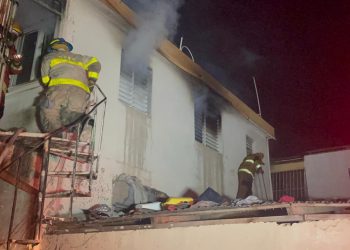 Incendio destruye segundo nivel de vivienda en Santiago Oeste y deja a tres personas en la intemperie