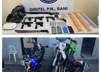 Policía y MP ocupan armas de fuego, motocicletas y dinero en tres allanamientos realizados por DINTEL en Baní