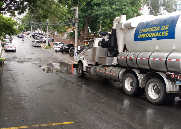 Alcaldía del DN refuerza trabajos preventivos para disminuir efectos de vaguada y onda tropical