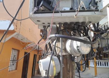 Residente del Palmar de Herrera denuncian transformador dañado y falta de respuesta de Edesur