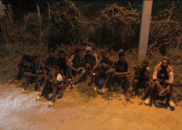 Localizan y detienen a 32 migrantes haitianos con vigilancia nocturna de drones en Santiago Rodríguez