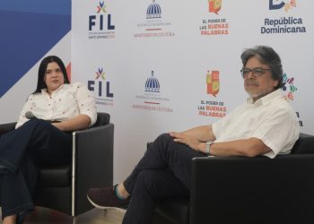 Escritores internacionales destacan retos para acercar la literatura a los jóvenes en la FIL Santo Domingo 2025