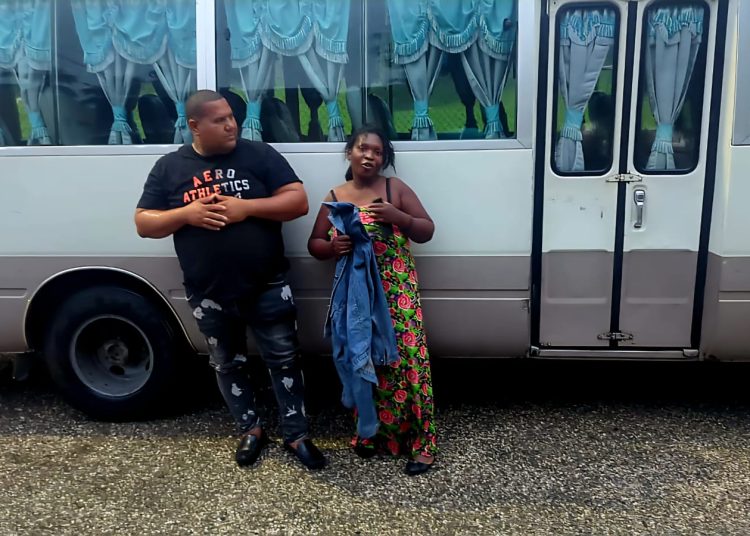 Conductor de autobús fue apresado en San Juan por llevar indocumentada haitiana