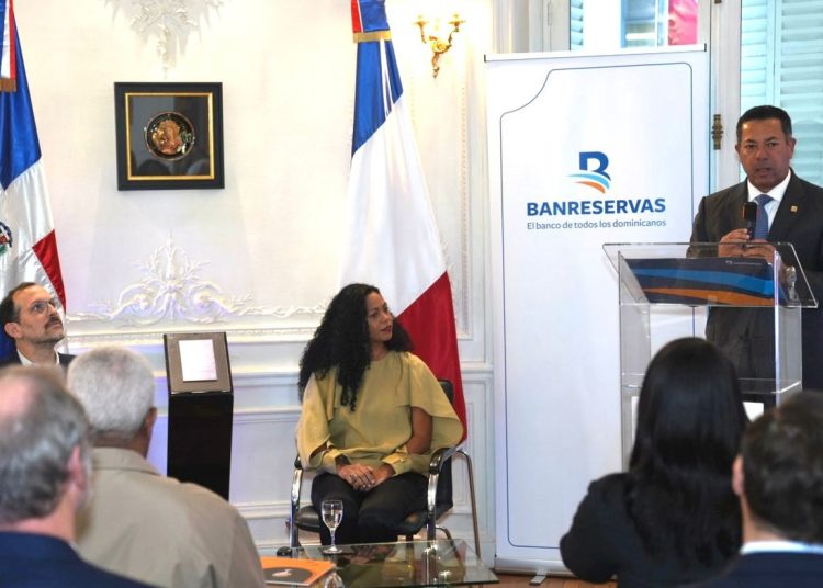 Banreservas y Embajada Dominicana en Francia celebran conversatorio con Melissa Roedán en la sede diplomática