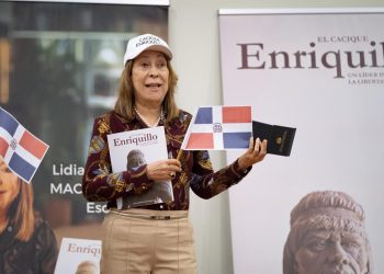 Lidia Martínez de Macarrulla exalta legado de Enriquillo durante presentación de libro en Azua