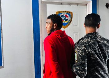 Se entrega implicado de asalto contra una mujer en Santiago