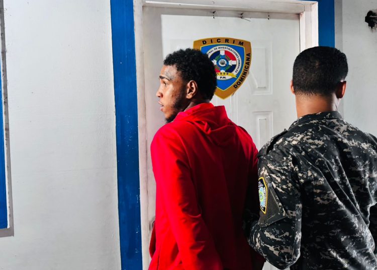 Se entrega implicado de asalto contra una mujer en Santiago