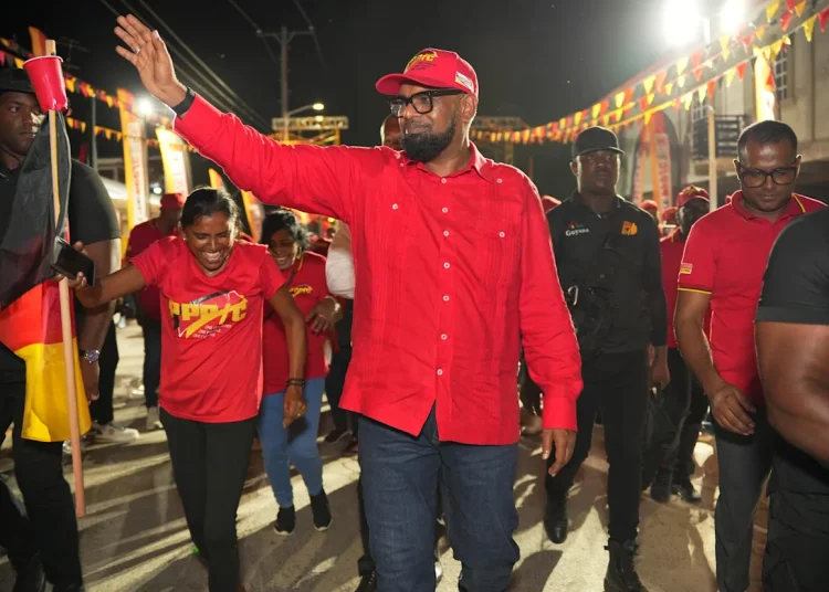 El partido gobernante de Guyana obtiene un amplio triunfo electoral, según datos parciales