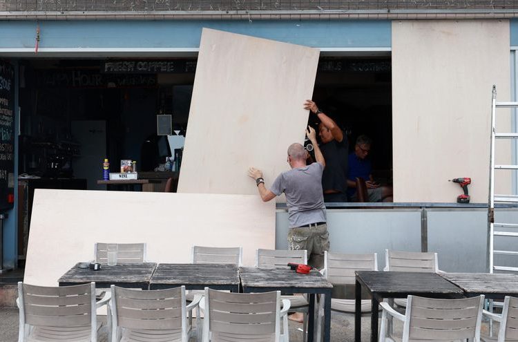 Al menos 75 personas atrapadas y dos desaparecidas tras inundaciones en el este de Taiwán
